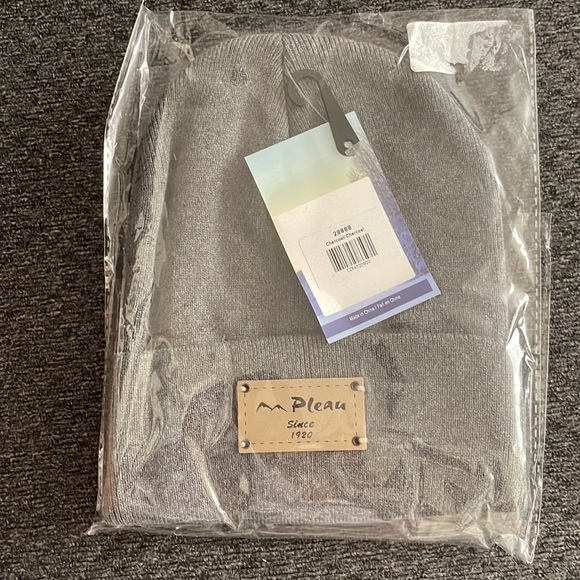 PLEAU toque - Picture 2 of 2